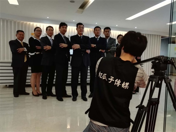 紅瓜子傳媒，專業(yè)的視頻制作團(tuán)隊(duì).jpg