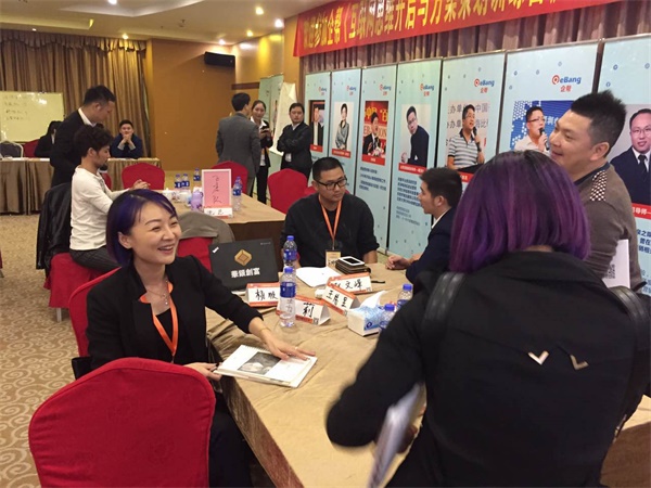幫你拍個(gè)企業(yè)宣傳片，小瓜子雞年送你萬(wàn)能福